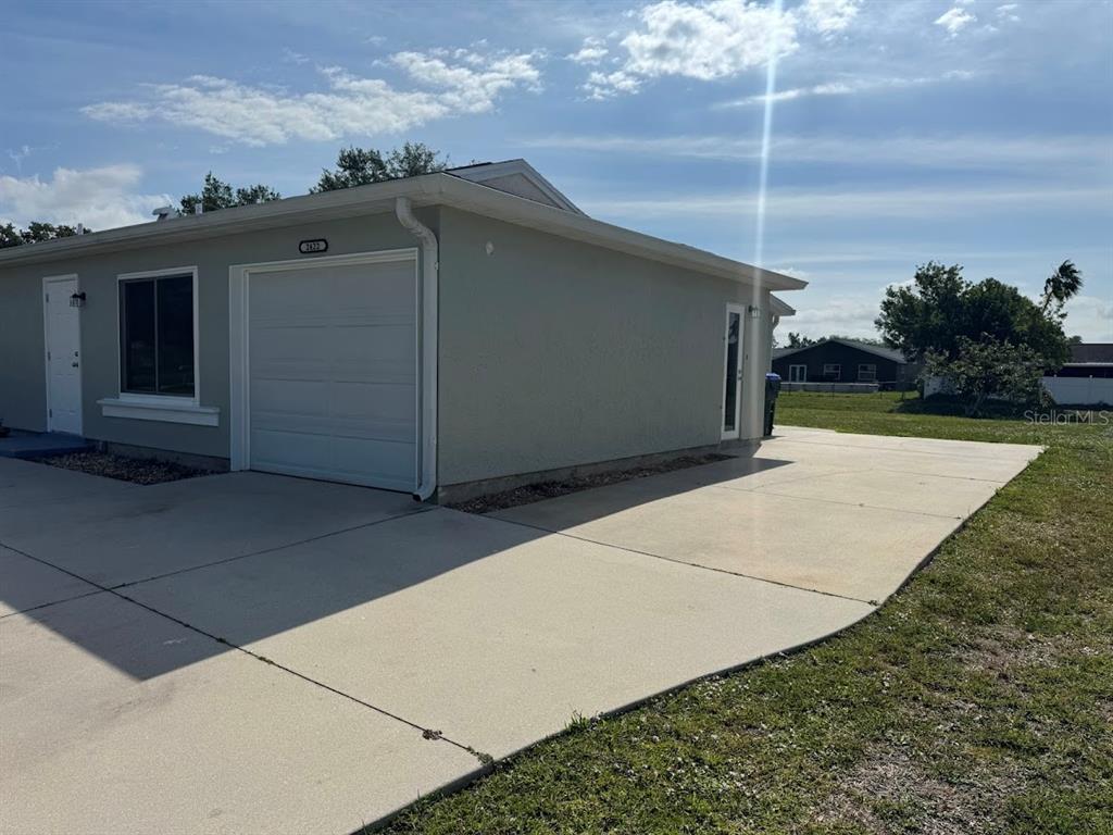 2422 Roxbury Circle North Port, FL 34287 - Photo 3 of 29