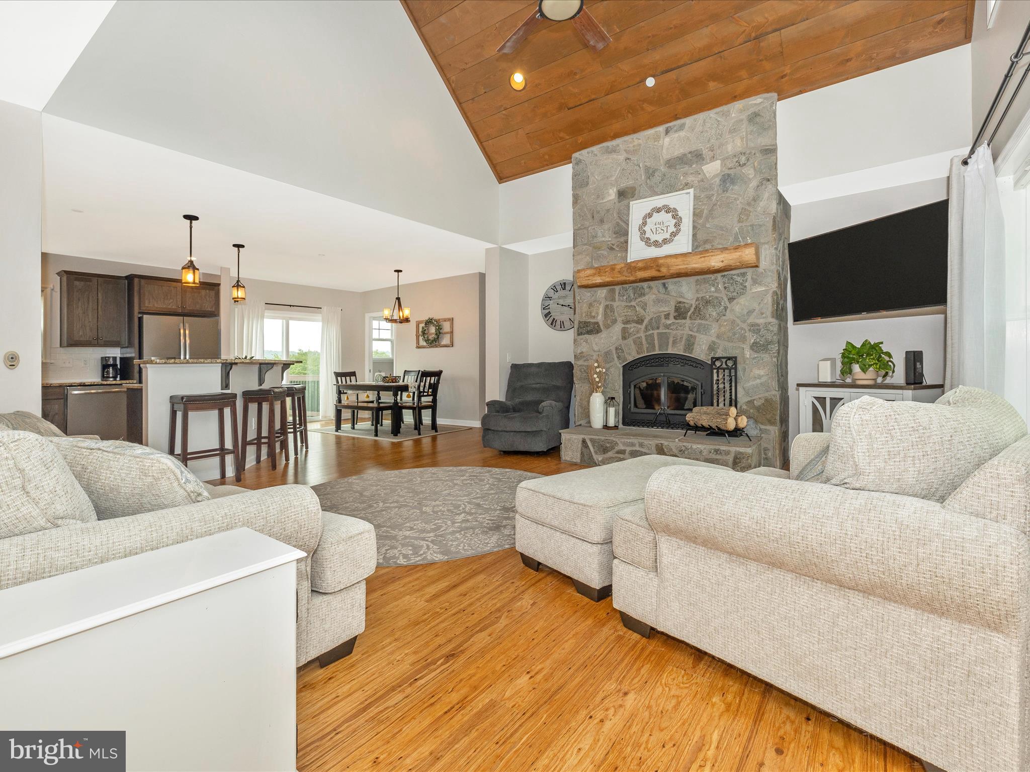 14255 Ridenour Road Smithsburg, MD 21783 - Photo 5 of 59 Living Room