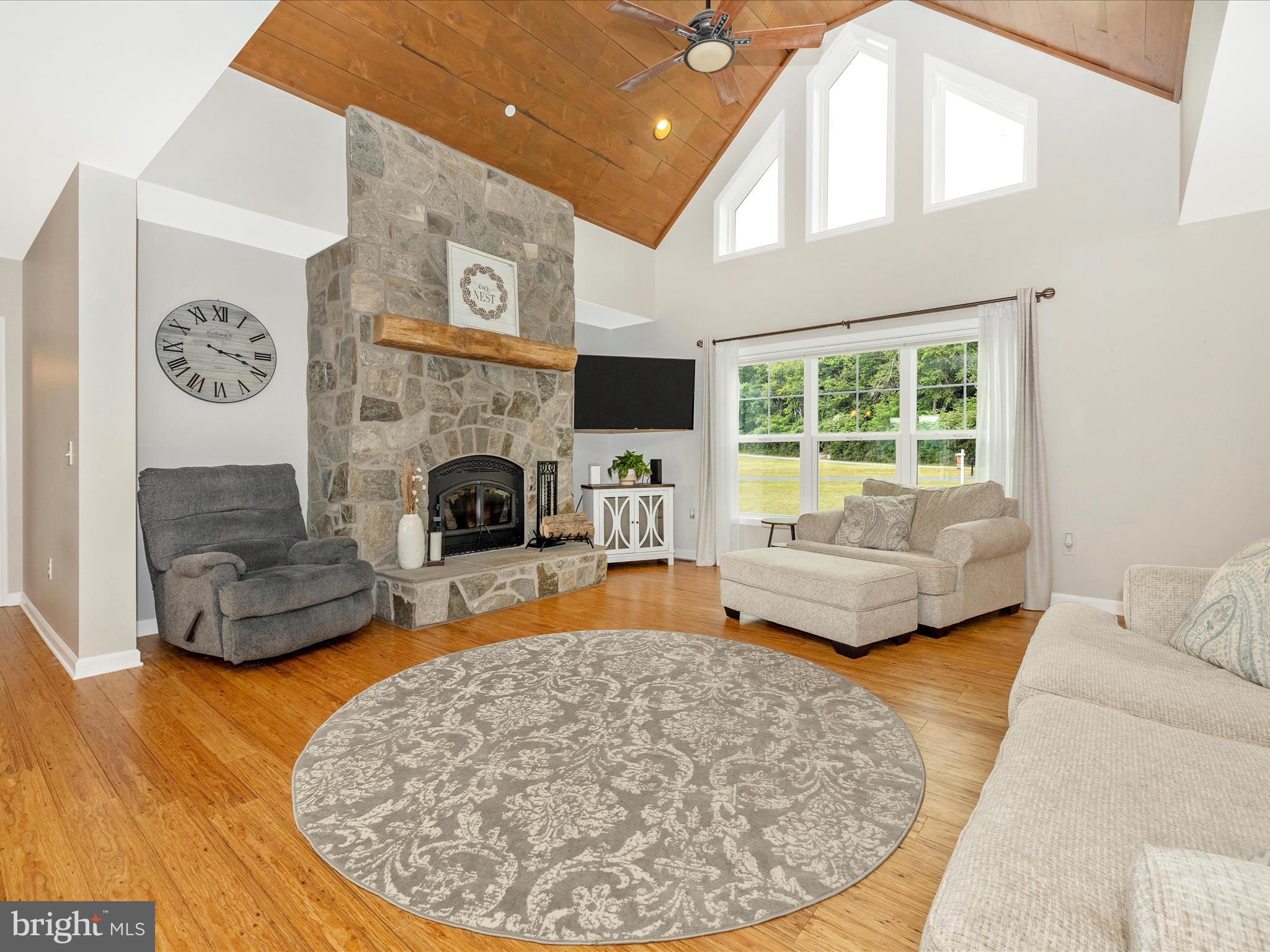 14255 Ridenour Road Smithsburg, MD 21783 - Photo 6 of 59 Living Room