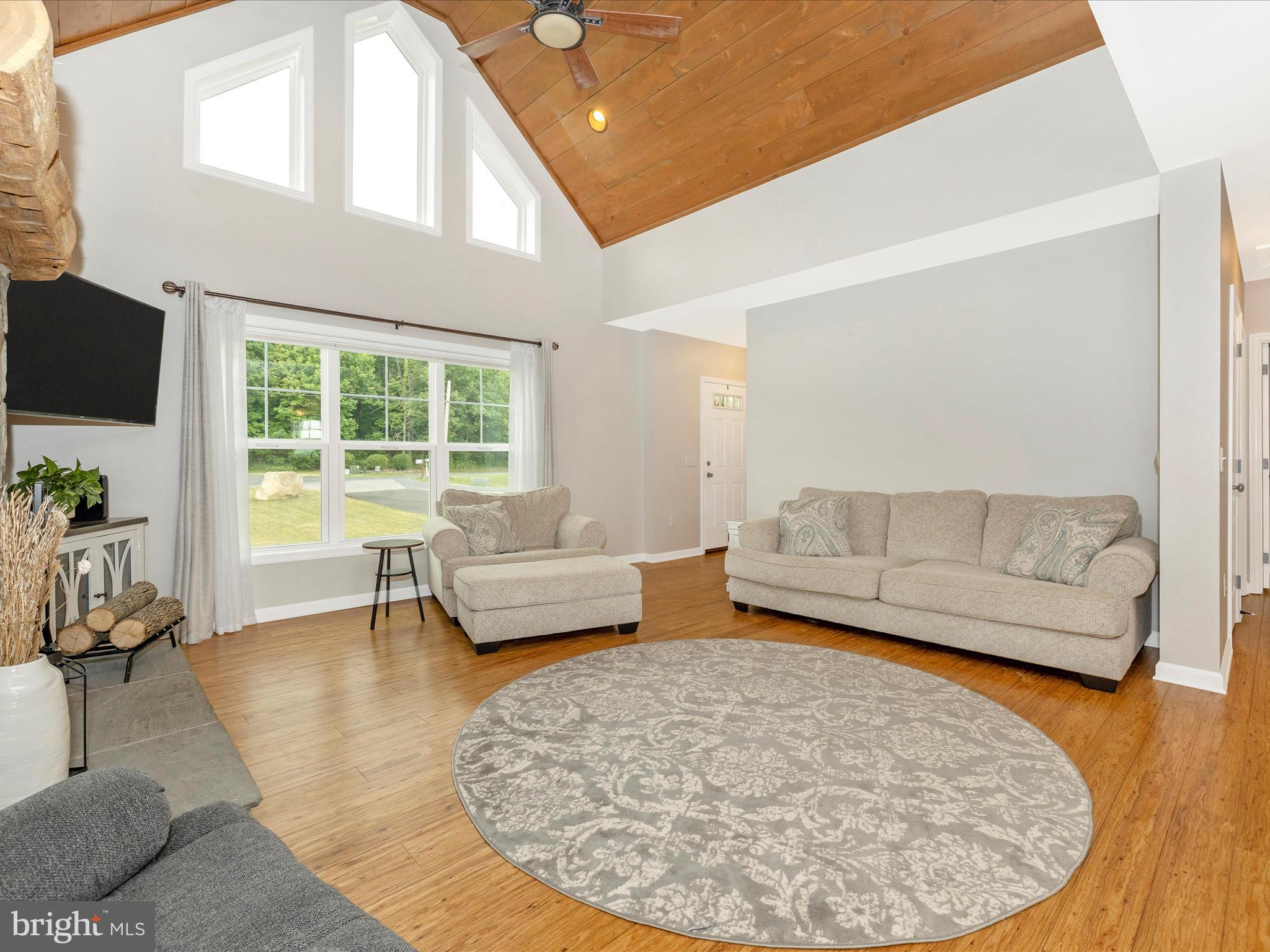 14255 Ridenour Road Smithsburg, MD 21783 - Photo 8 of 59 Living Room