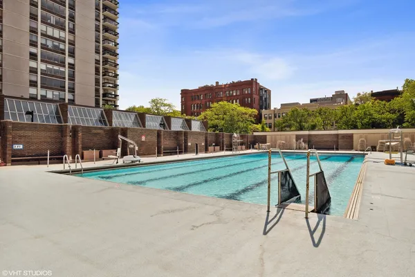 $2,600 | 1360 North Sandburg Terrace, Unit 510C, Chicago, IL 60610