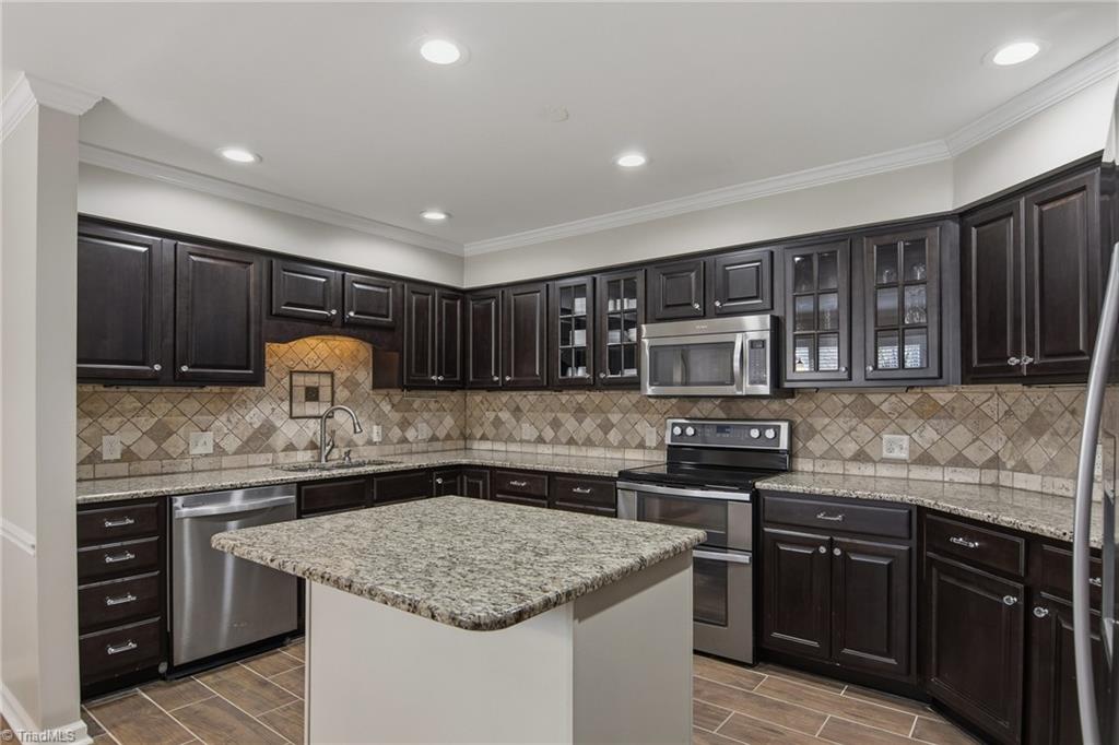 154 Pembrooke Ridge Court Advance, NC 27006 - Photo 11 of 36 Kitchen with island