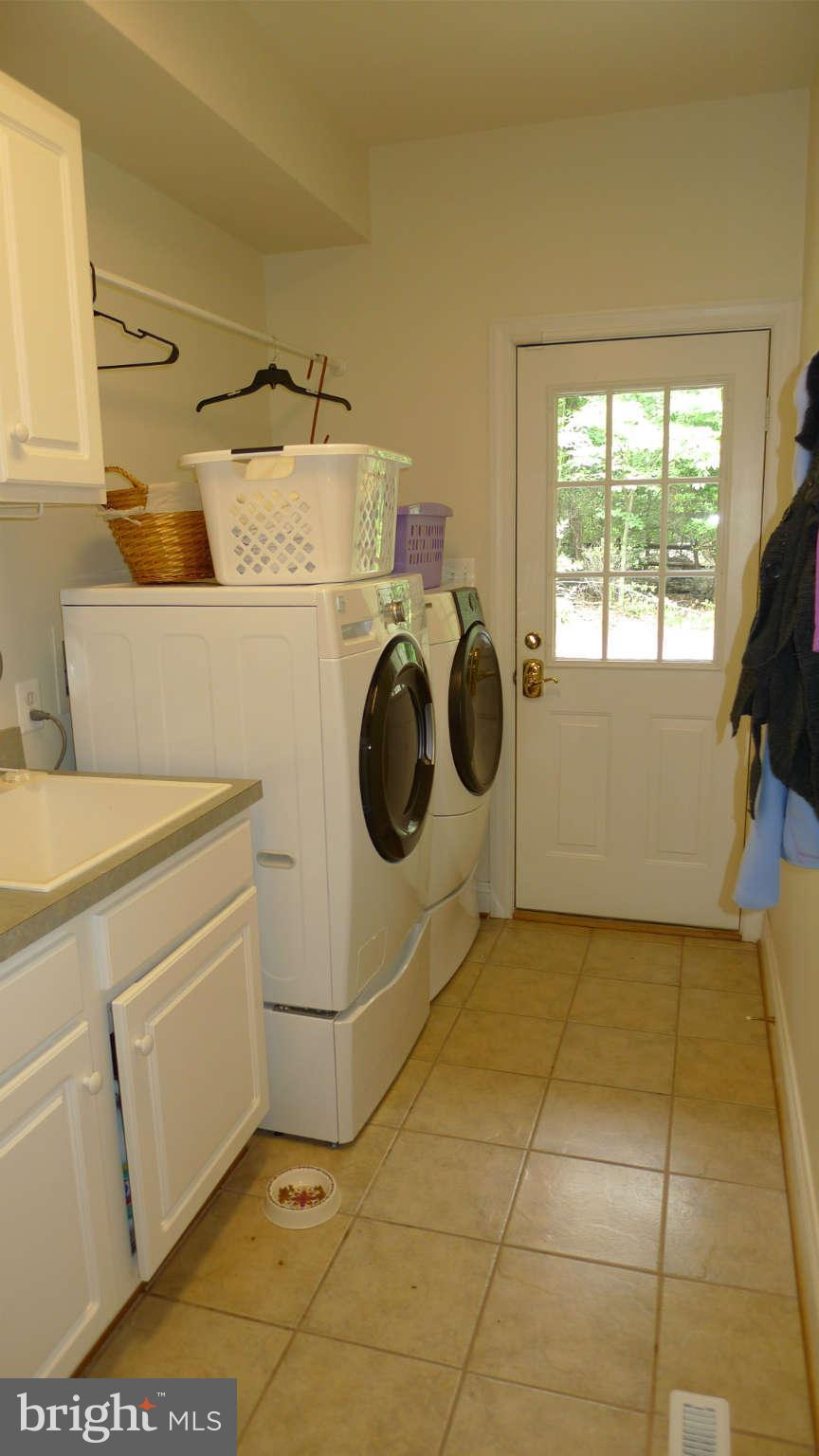 3366 Basford Road Frederick, MD 21703 - Photo 17 of 30 a utility room with dryer and washer