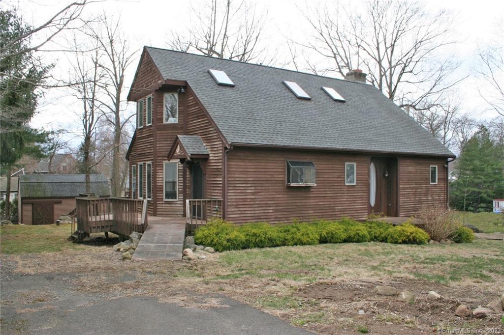 Contemporary home in lake association