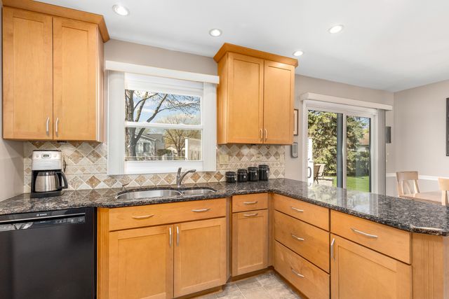 $505,000 | 1408 Caren Court, Buffalo Grove, IL 60089