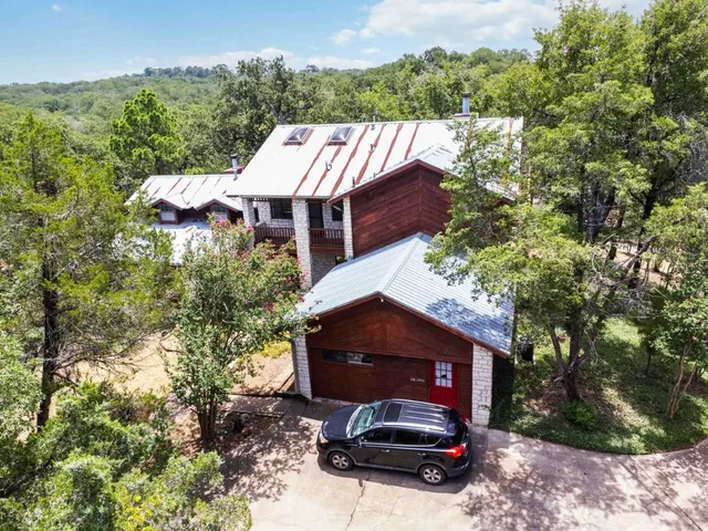 $638,500 | 214 Laura Lane, Bastrop, TX 78602