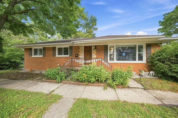 $260,000 | 204 Edgewood Place, Ferndale, MI 48220