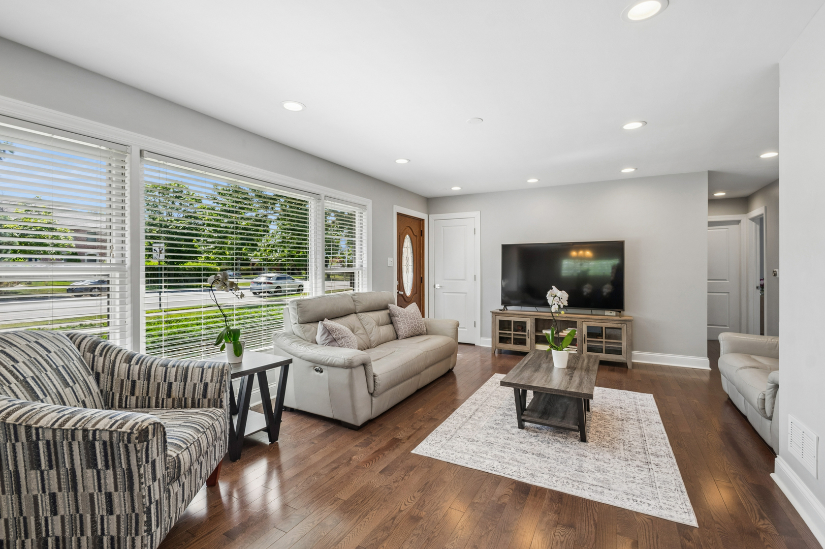 8834 Shermer Road Morton Grove, IL 60053 - Photo 5 of 31