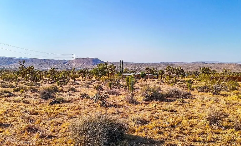 7645 La Contenta Road Yucca Valley, CA 92284 - Photo 14 of 14 view of city and mountain