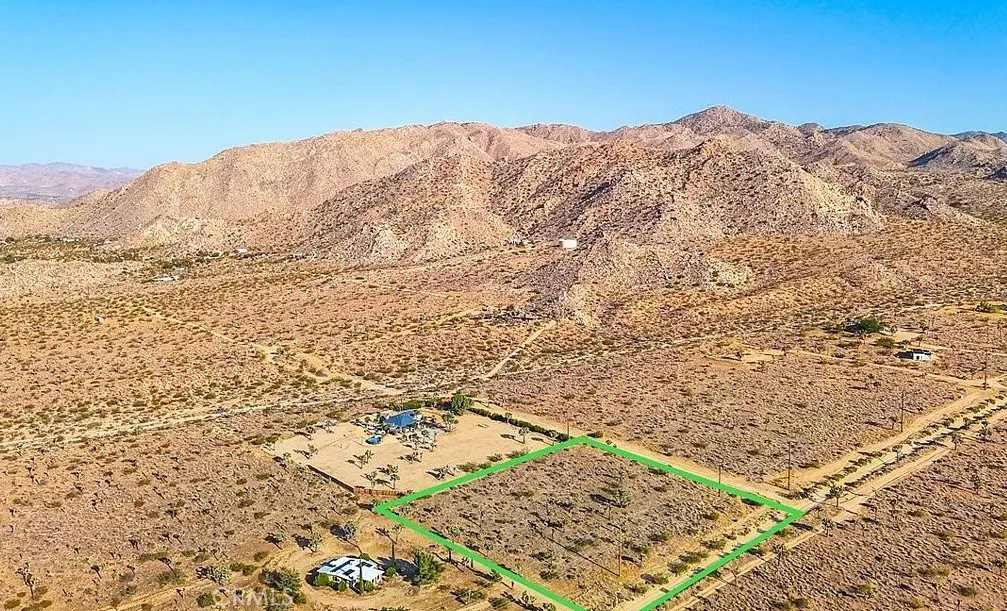 7645 La Contenta Road Yucca Valley, CA 92284 - Photo 5 of 14 a view of a large mountains with mountains in the background
