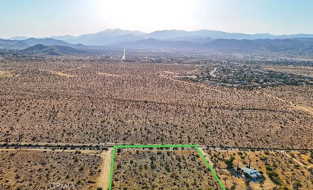 7645 La Contenta Road Yucca Valley, CA 92284 - Photo 7 of 14 a view of city and mountain