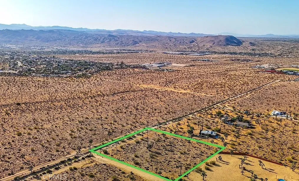 7645 La Contenta Road Yucca Valley, CA 92284 - Photo 8 of 14 a view of an outdoor space with mountain view