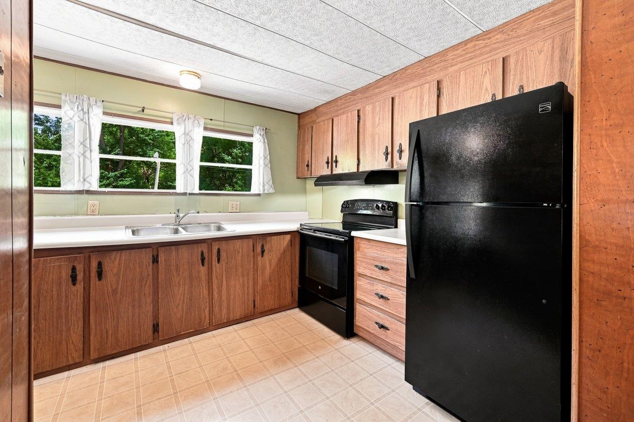 4 Vindale Road Hooksett, NH 03106 - Photo 2 of 18 Gallery Image 2