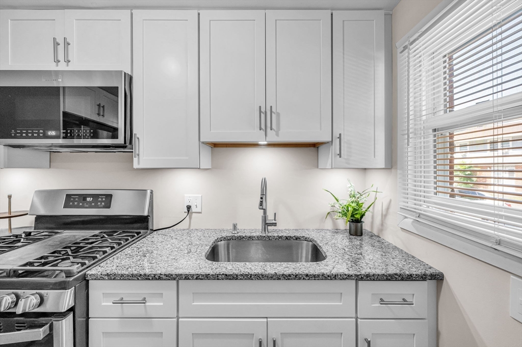 15 Manor Court, Unit 15 Springfield, MA 01118 - Photo 3 of 35 Gallery Image 3