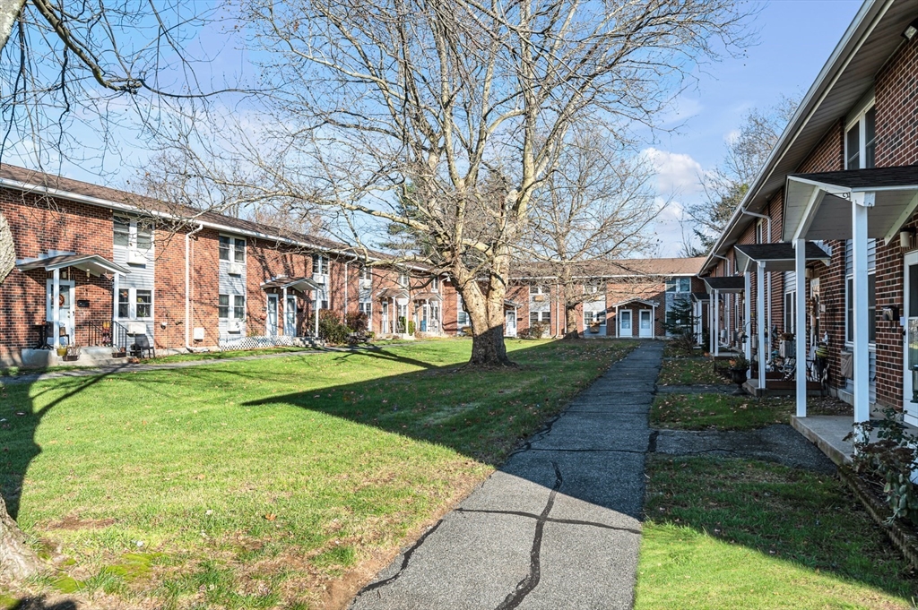 15 Manor Court, Unit 15 Springfield, MA 01118 - Photo 34 of 35 Gallery Image 34