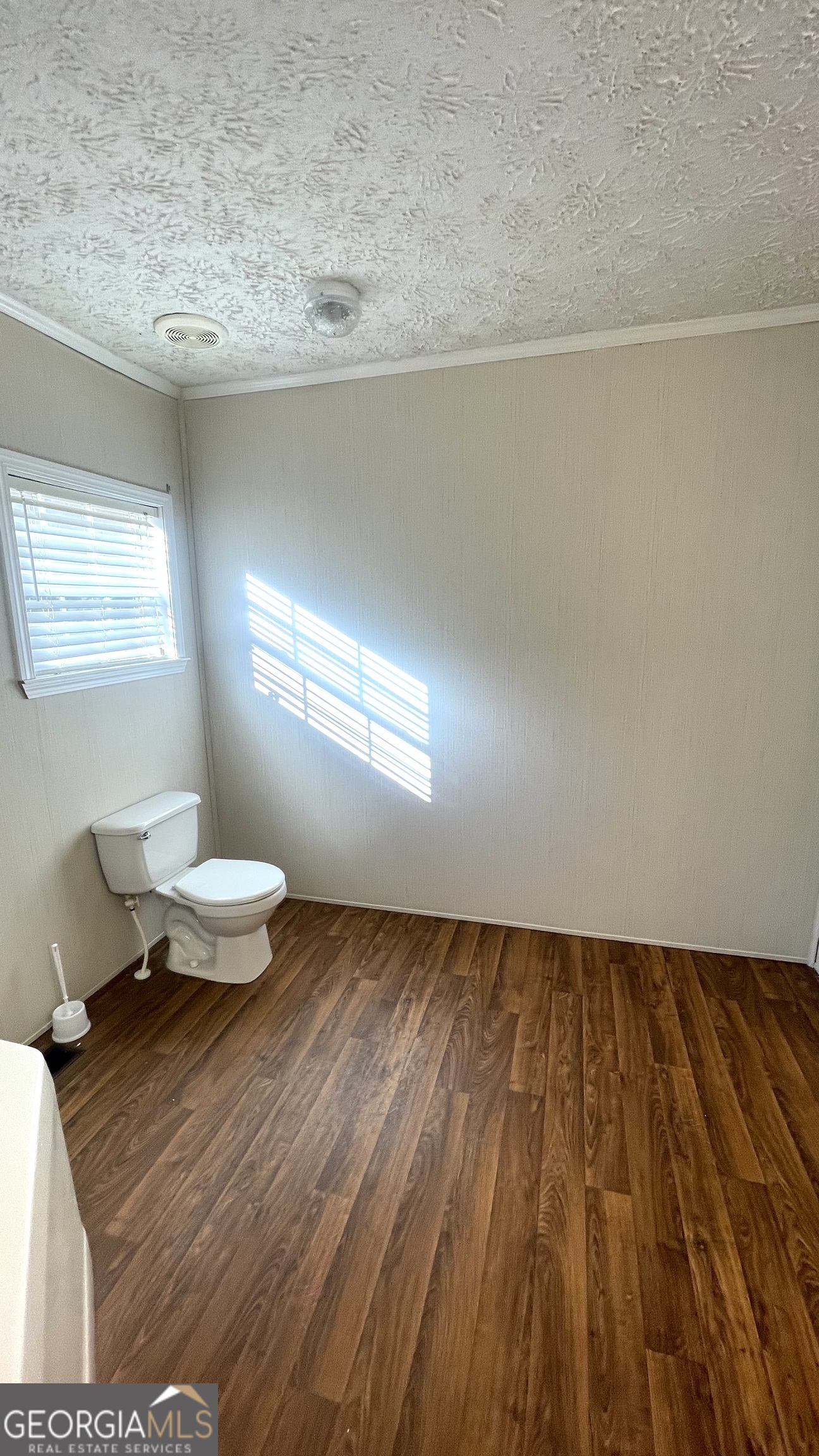 21 Ruby Road Hawkinsville, GA 31036 - Photo 22 of 43 a view of a room with wooden floor and a window