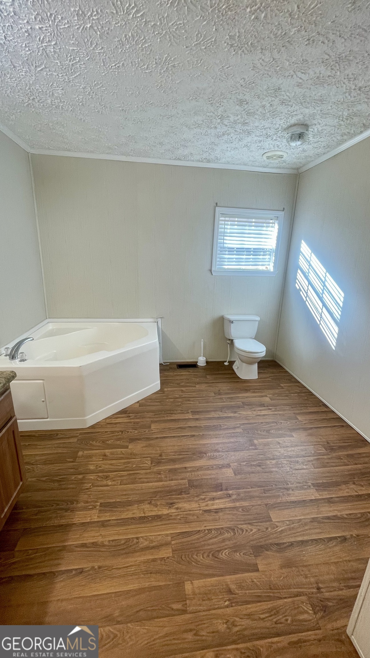 21 Ruby Road Hawkinsville, GA 31036 - Photo 24 of 43 a bathroom with a bathtub and a window