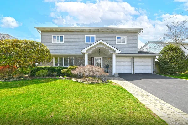 $1,199,999 | 1968 Cynthia Lane, Merrick, NY 11566