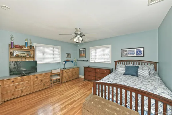 $1,199,999 | 1968 Cynthia Lane, Merrick, NY 11566