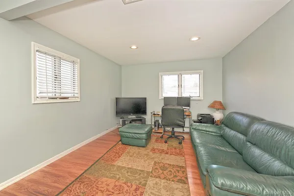 $1,199,999 | 1968 Cynthia Lane, Merrick, NY 11566