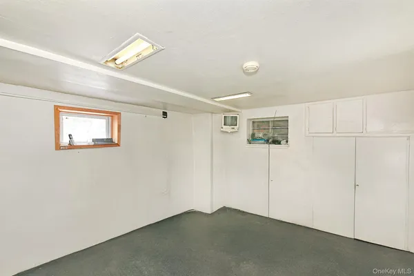 $1,199,999 | 1968 Cynthia Lane, Merrick, NY 11566