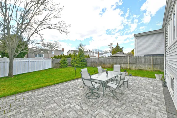 $1,199,999 | 1968 Cynthia Lane, Merrick, NY 11566