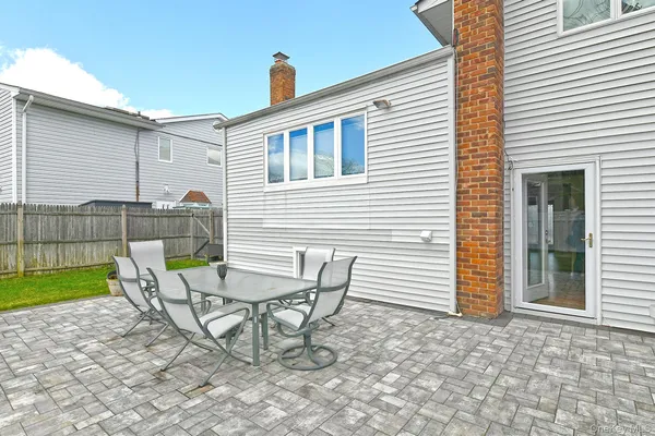 $1,199,999 | 1968 Cynthia Lane, Merrick, NY 11566