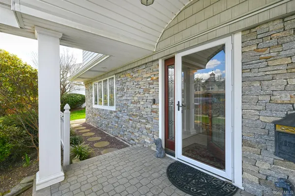 $1,199,999 | 1968 Cynthia Lane, Merrick, NY 11566