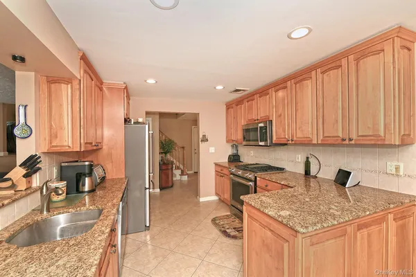 $1,199,999 | 1968 Cynthia Lane, Merrick, NY 11566