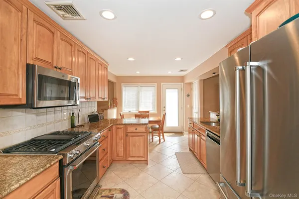 $1,199,999 | 1968 Cynthia Lane, Merrick, NY 11566