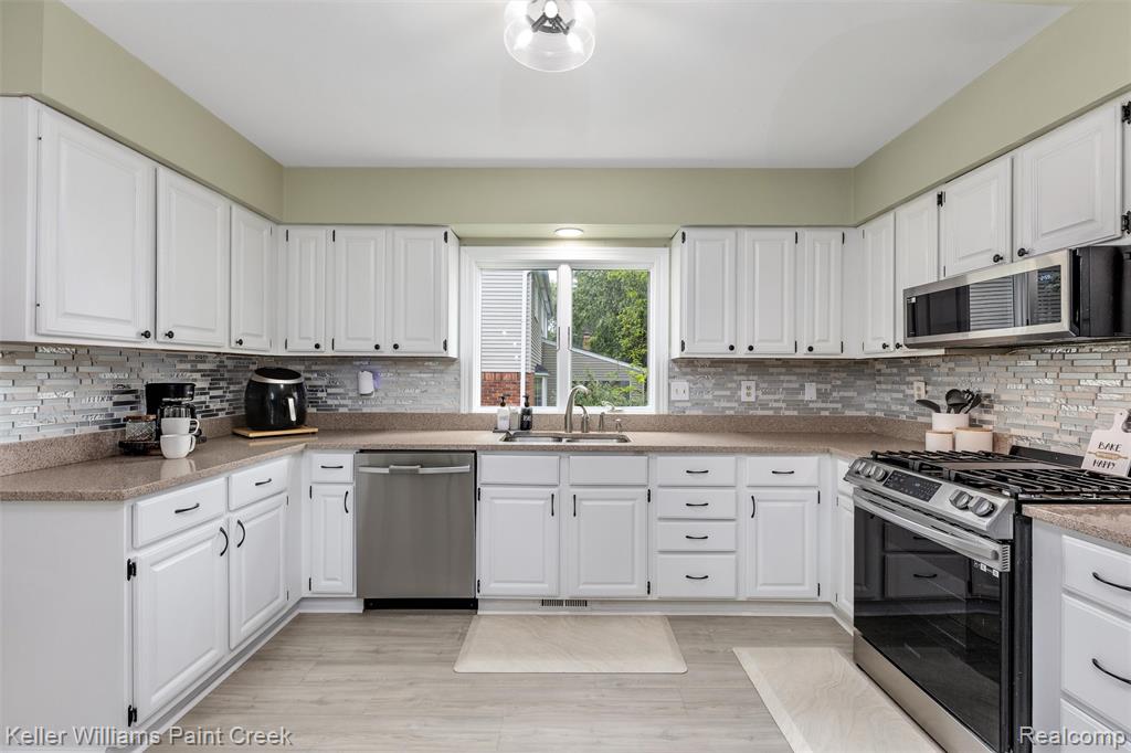 1379 Hathaway Rising Rochester Hills, MI 48306 - Photo 21 of 44 Gallery Image 21