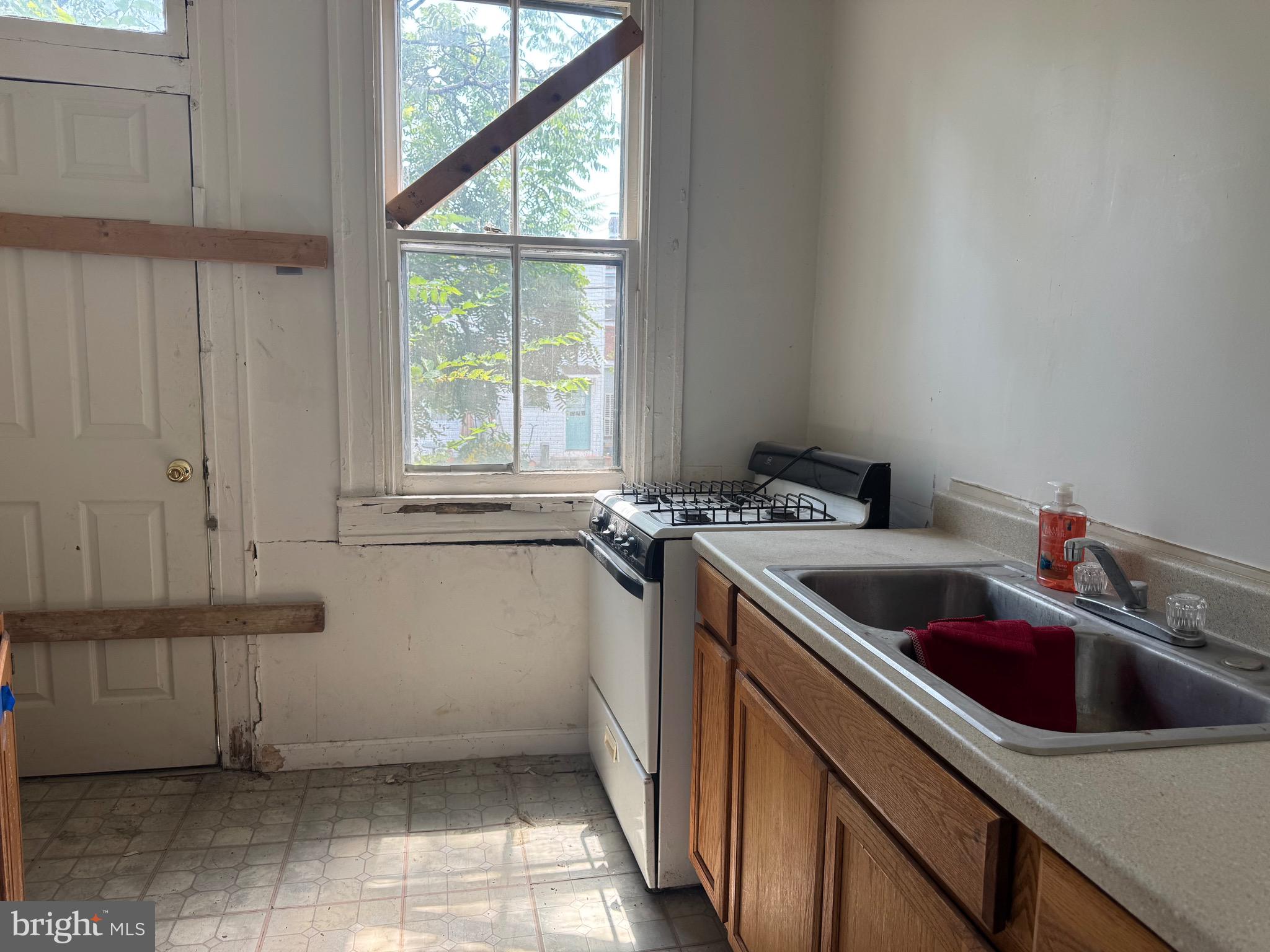 739 East 36th Street Baltimore, MD 21218 - Photo 7 of 15