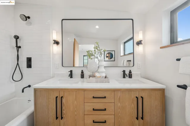 $995,000 | 1516 A Blake Street, Berkeley, CA 94703