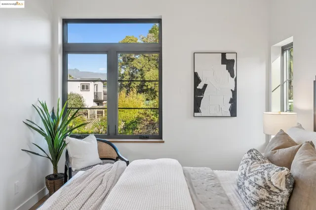 $995,000 | 1516 A Blake Street, Berkeley, CA 94703