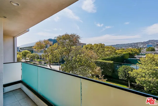 $5,200 | 328 North Maple Drive, Unit 202, Beverly Hills, CA 90210