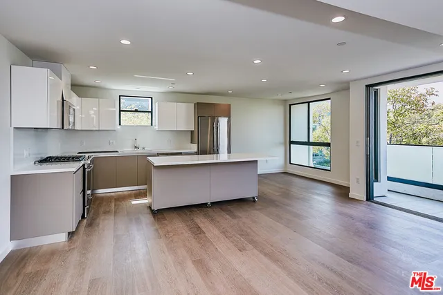 $5,200 | 328 North Maple Drive, Unit 202, Beverly Hills, CA 90210