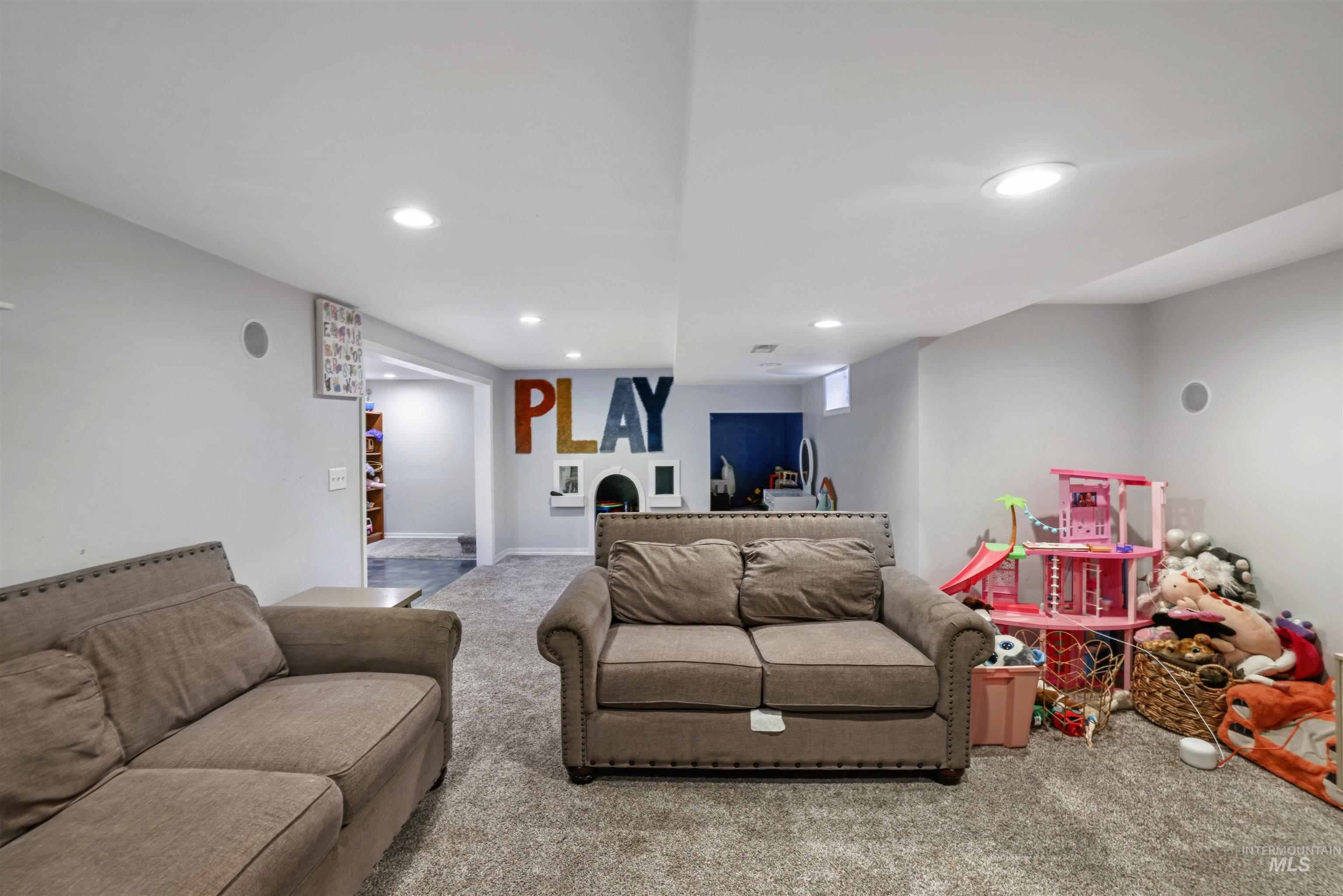 201 West 19th Street Burley, ID 83318 - Photo 14 of 31 Living area with carpet floors and recessed lighting