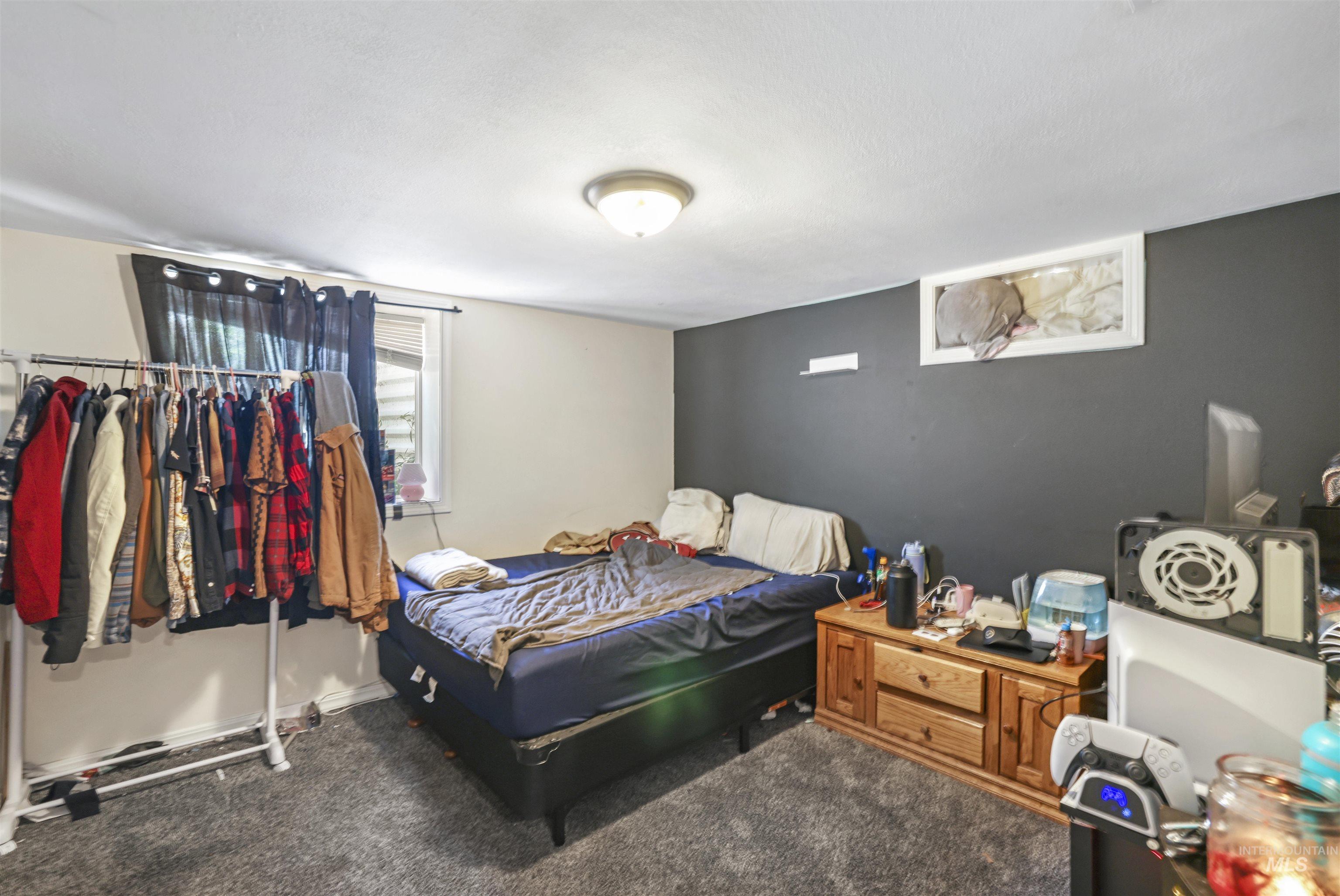 201 West 19th Street Burley, ID 83318 - Photo 17 of 31 Bedroom featuring carpet floors