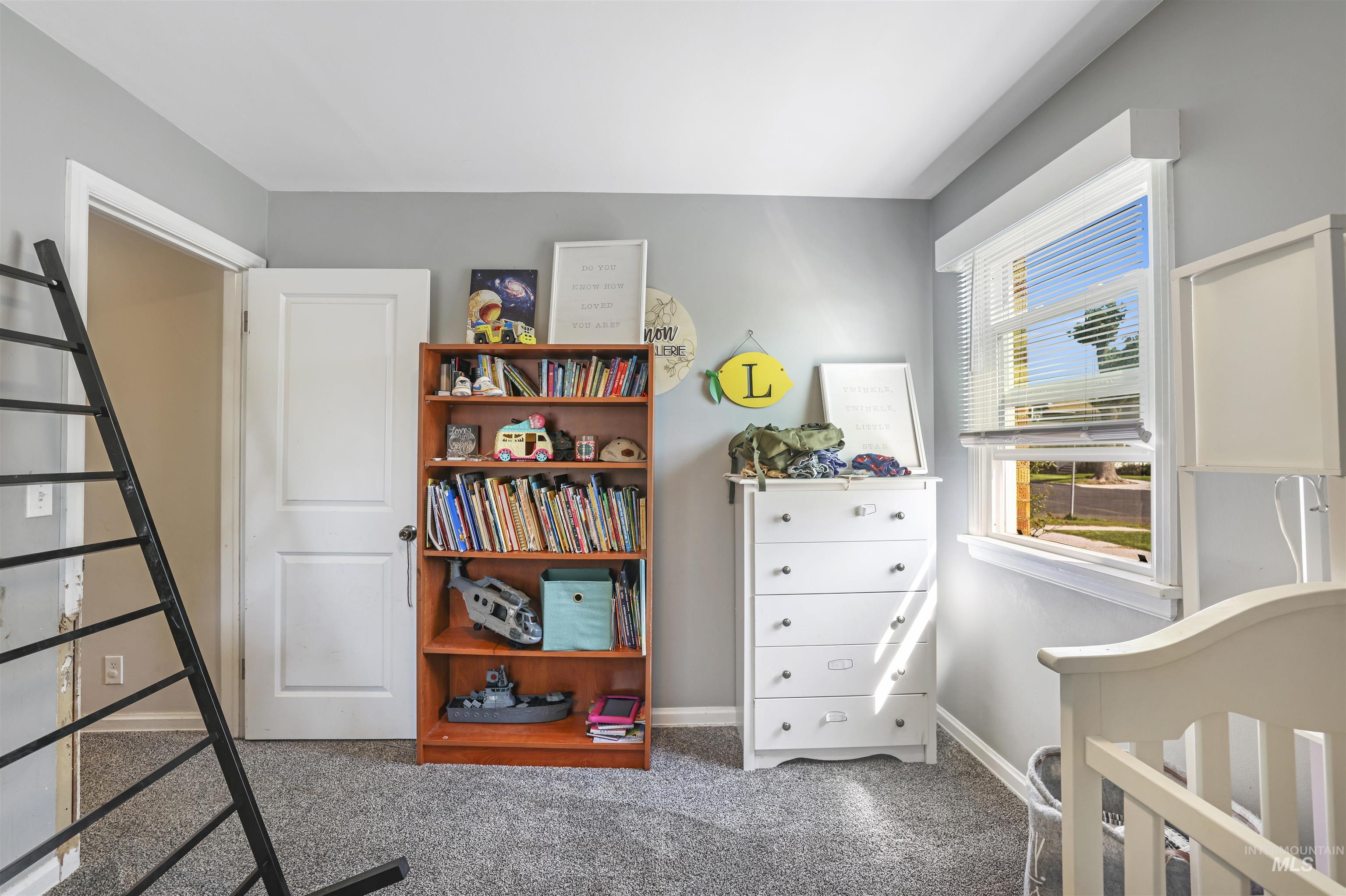 201 West 19th Street Burley, ID 83318 - Photo 23 of 31 Bedroom featuring carpet flooring and baseboards