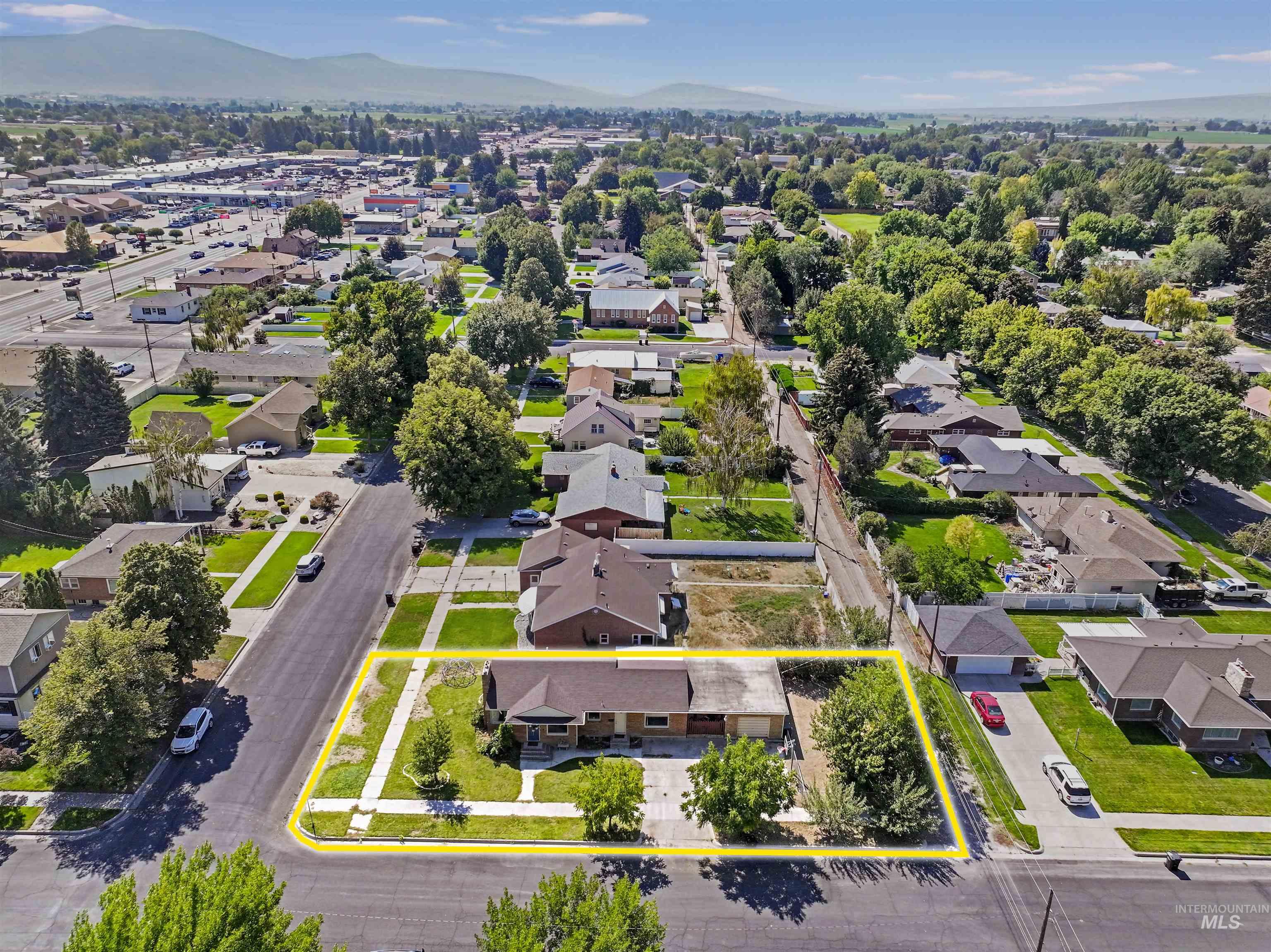 201 West 19th Street Burley, ID 83318 - Photo 28 of 31 Aerial perspective of suburban area with property boundaries highlighted and mountains