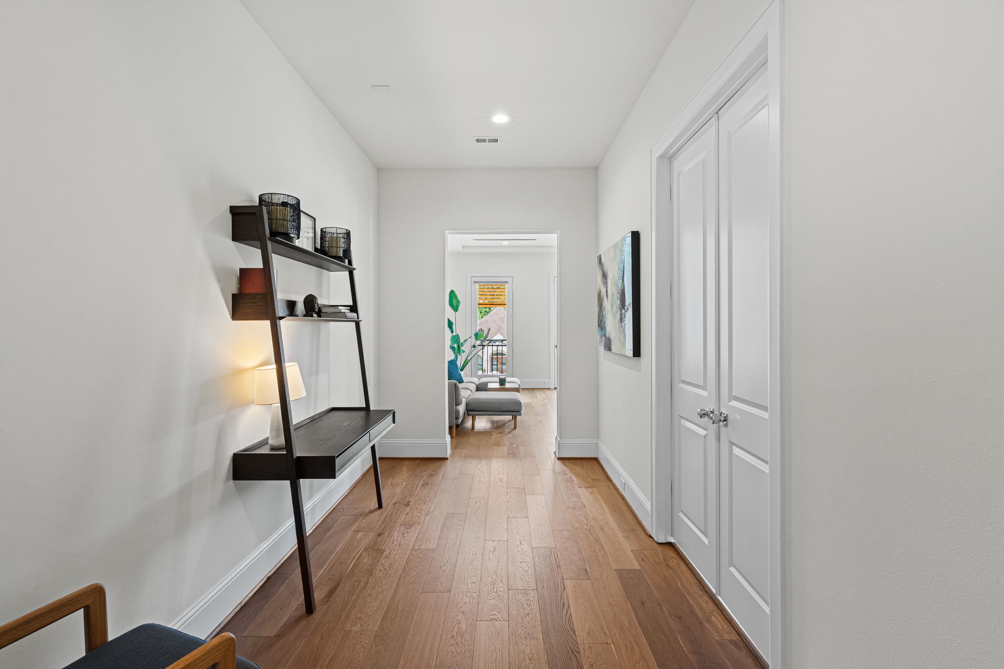 533 West 27th Street Houston, TX 77008 - Photo 11 of 22 Double doors open into the primary suite with an adjoining flex area perfect for a sitting room, office, or retreat space.