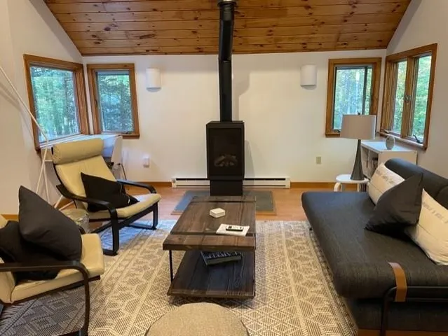 $2,250 | 4 Morning Hollow Lane, Grantham, NH 03753