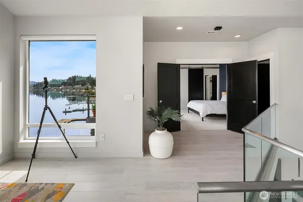 $4,125,000 | 3828 West Lake Sammamish Parkway Southeast, Bellevue, WA 98008