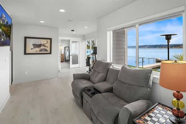 $4,125,000 | 3828 West Lake Sammamish Parkway Southeast, Bellevue, WA 98008