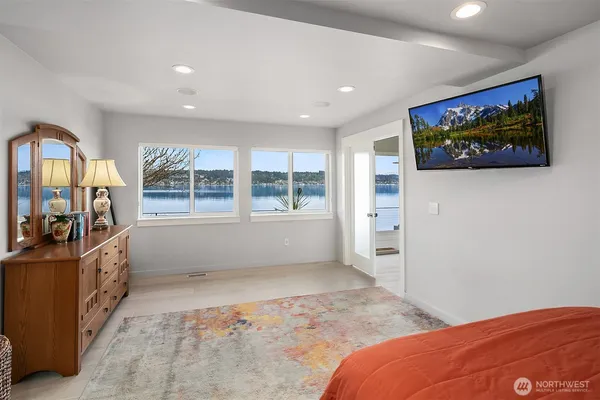 $4,125,000 | 3828 West Lake Sammamish Parkway Southeast, Bellevue, WA 98008