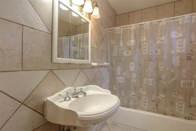 $1,600 | 9226 East Avenue Q, Houston, TX 77012