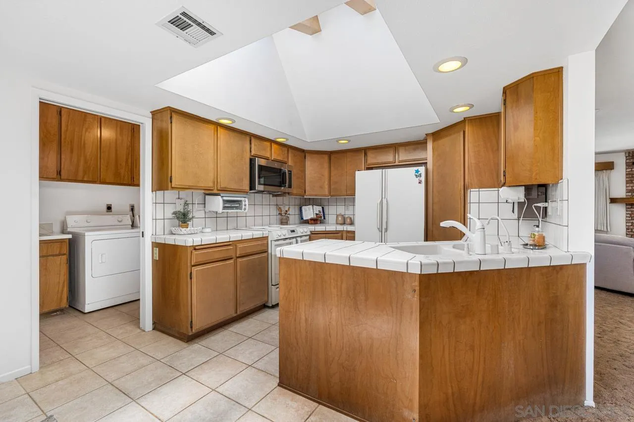 12450 Algonquin Road Apple Valley, CA 92308 - Photo 2 of 53 Gallery Image 2
