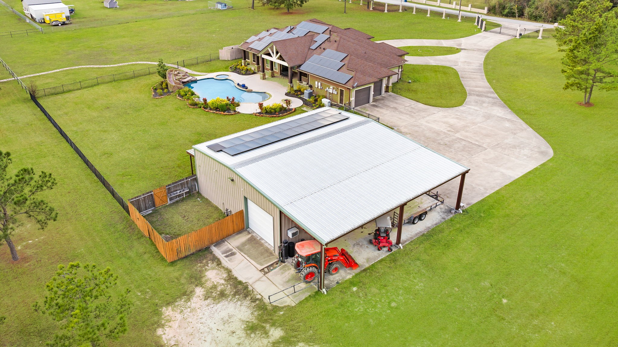11009 Darby Loop Conroe, TX 77385 - Photo 13 of 43 The circular driveway provides ample access to the workshop and the three-car garage. It also offers additional parking space.