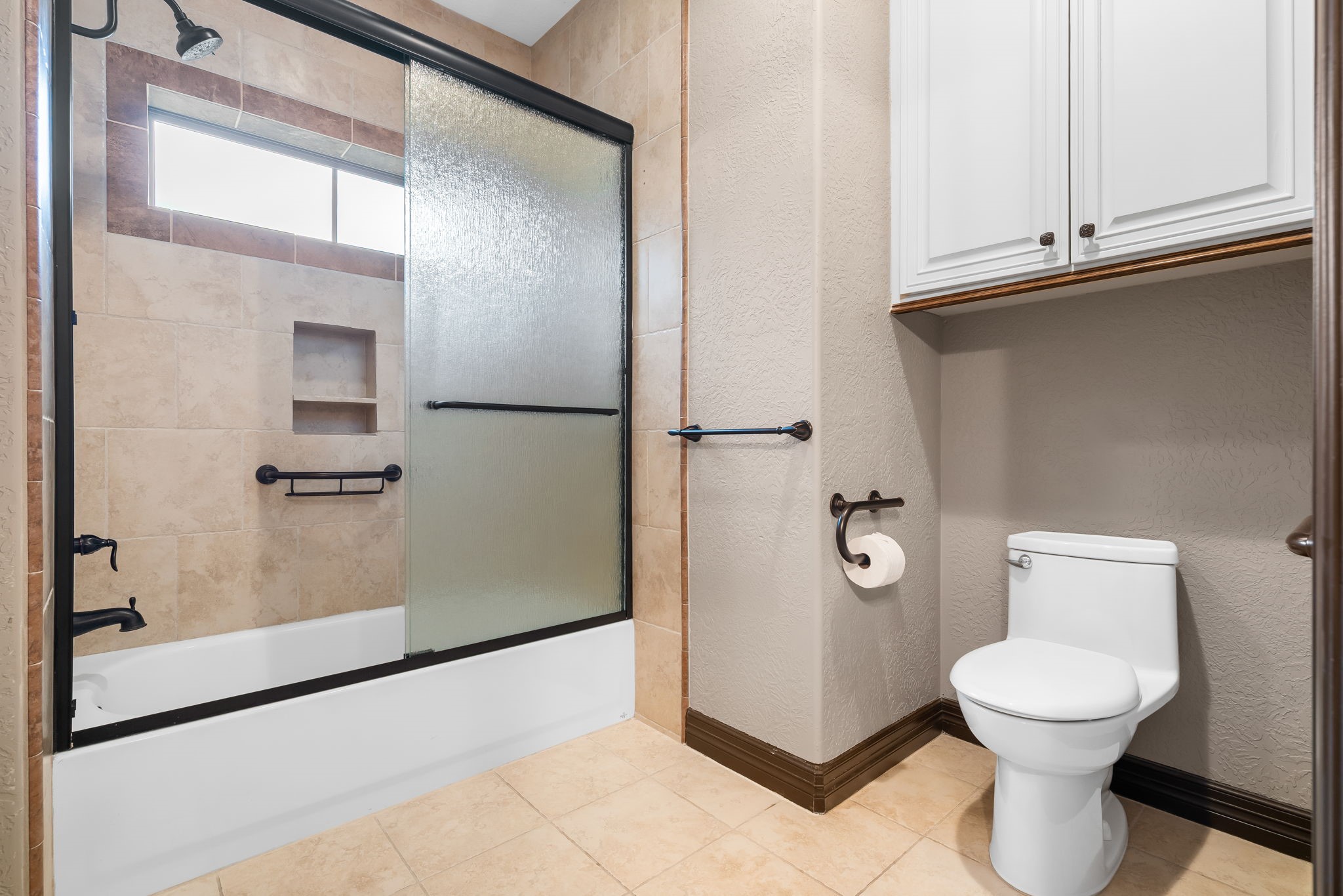 11009 Darby Loop Conroe, TX 77385 - Photo 39 of 43 Secondary Bathroom