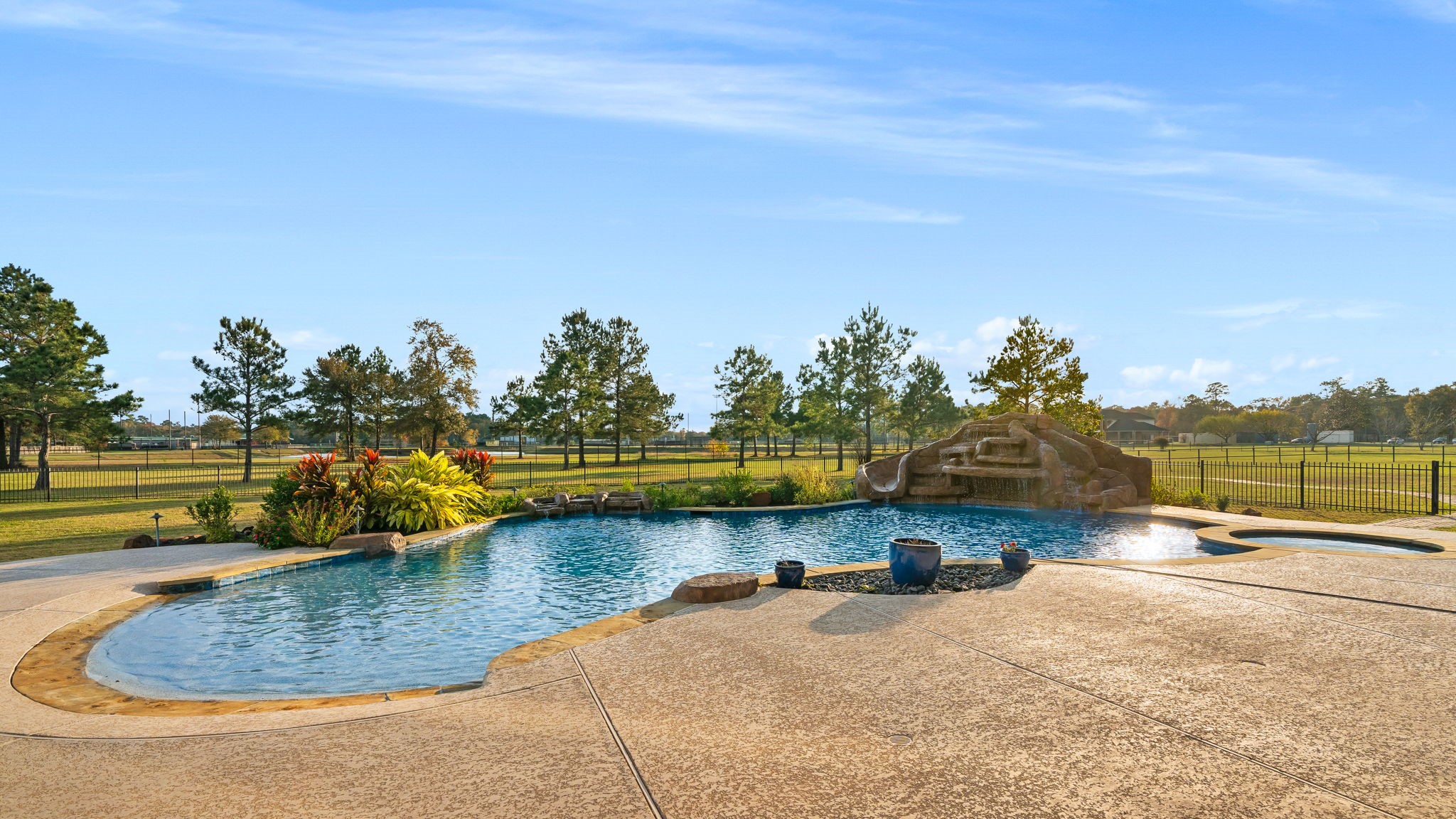 11009 Darby Loop Conroe, TX 77385 - Photo 9 of 43